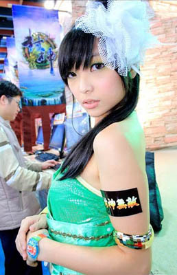 台湾新"宅男女神"娇小可爱 最爱宅家玩电动(图)