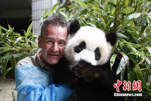 "熊猫大使"奈杰尔·马文获中国创意产业国际贡献奖