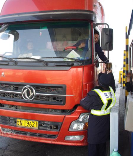 峡口收费站走过路过文明服务一定不会错过