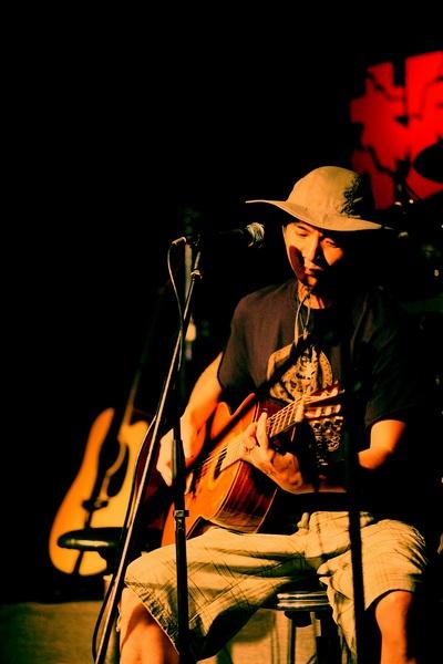 聚焦中国流浪歌手人群 独立艺人"街头梦碎"