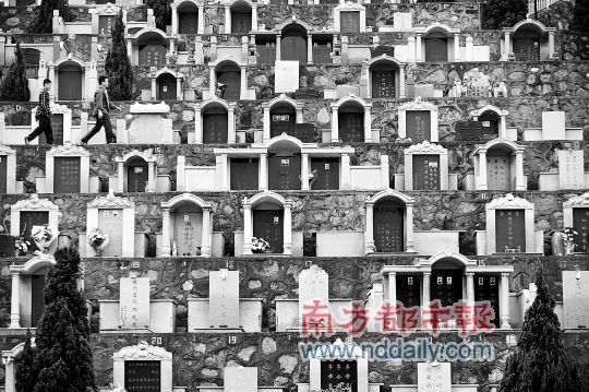 东莞最大公墓:"年亏几百万 没发死人财"