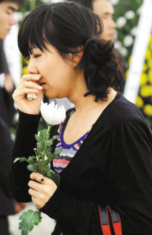 深圳人挥泪痛别邢丹