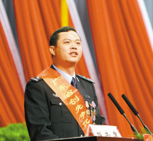 勇当先锋模范 促进社会和谐