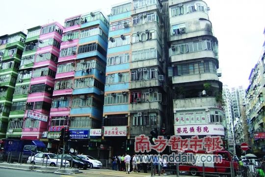 香港一住宅樓疑遭縱火 4死19傷35人云梯獲救