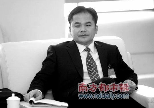 广东梅州人,1995年7月参加工作,1996年6月入党,曾挂职市长助理,曾任