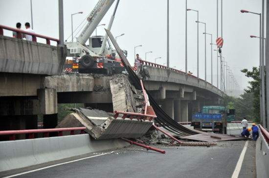 杭州桥面塌落事故发布会仅5分钟被指敷衍了事