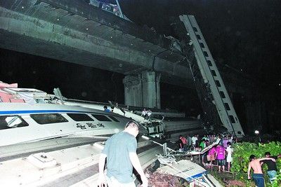 北京南至福州d301次列车与杭州至福州南d3115次列车发生追尾事故