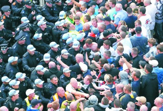 英国媒体4日报道,英国伦敦警方表示,3日,极右翼团体"英格兰防卫联盟"