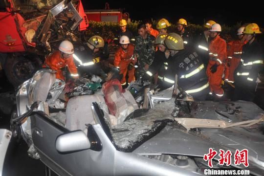 沈海高速11死19伤车祸图片