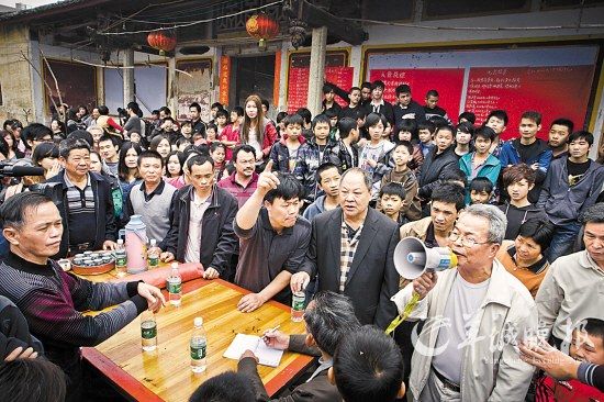 陈文笔 通讯员 卢胜文 摄影报道   农历正月十五,梅州市丰顺县埔寨镇8