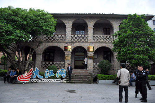 网媒记者参观宁都起义总指挥部旧址重温炮火纷飞年代