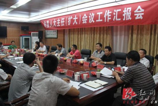 胡琳) 8月21日,茶陵县人大常委会主任罗尔胜一行到交通运输局视察指导