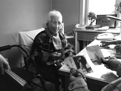 "老伴服务热线"定期向老人问安