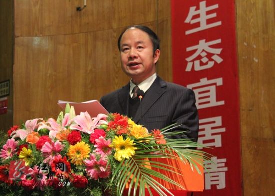 靖州县委书记张干太讲话 肖平 摄影大会在雄壮的中华人民共和国国歌声