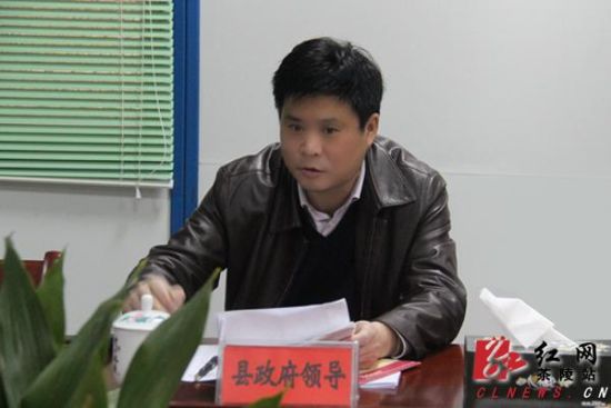 茶陵县县长彭新军为上访群众解难题