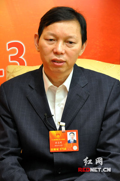 全国两会访谈黄志明代表改革土地制度助推实体经济
