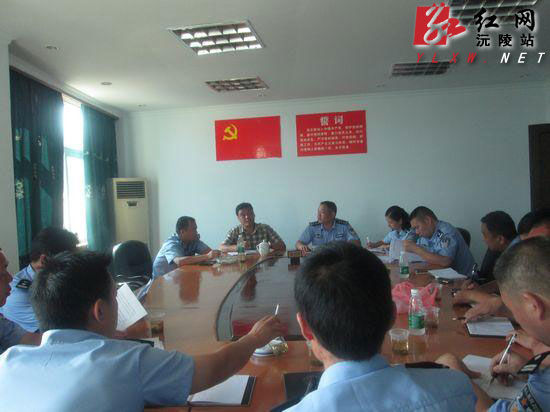 瞿宏红杨忠材)6月19日,沅陵县政府副县长,公安局长,禁毒委主任谢久文