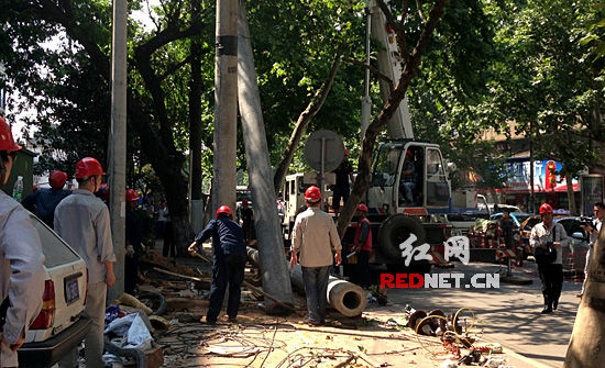 长沙树木岭16根电杆拆卸 路面电线换成地下电缆