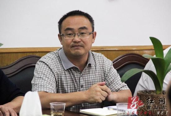 县委常委,政法委书记梁高武出席会议并讲话会议现场红网龙山站7月25日