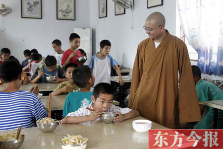 少林寺创办的慈幼院惠及了很多孤儿释永信微语我们做慈善的初衷就是