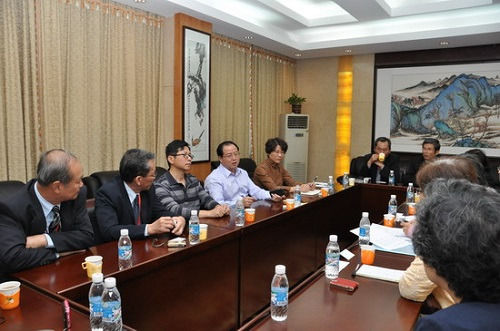 广西侨办官员会见马来西亚校长考察访问团