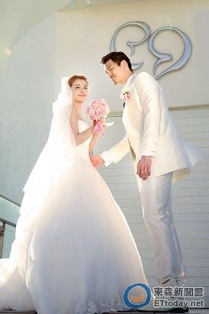 "宅男女神"李毓芬新歌当新娘 与师弟拍吻戏