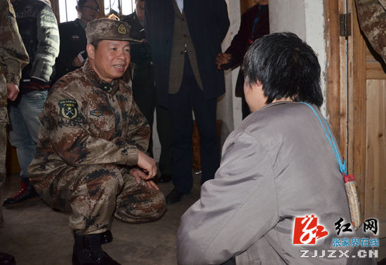 陈长寿一行实地查看谷家坪村基础设施建设情况省军区参谋长陈长寿一行