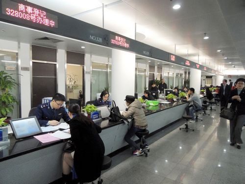 商户在广州工商局办理业务.图片来源:《大公报》