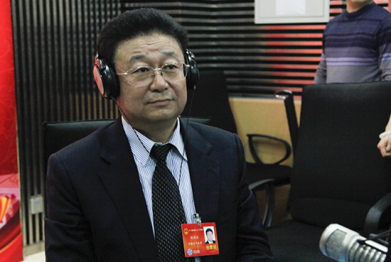 网北京3月10日消息 全国人大代表,乌海市委书记侯凤岐和全国人大代表