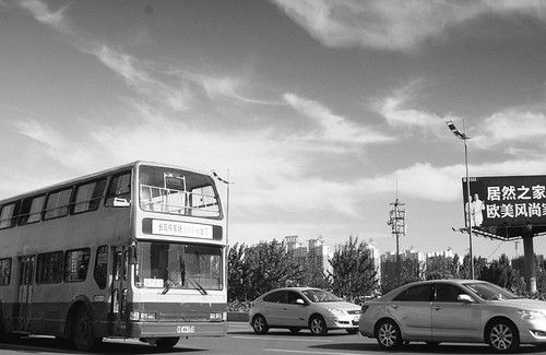 如今,90多辆双层公交车将逐步退出太原公共交通历史舞台,而由新公交车