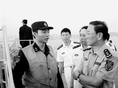 走近全国人大全国政协军队专委[图]