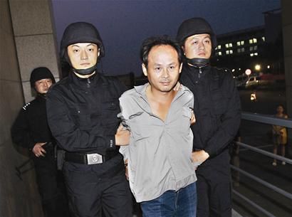 图文:通缉令发出首日一逃犯应声落网