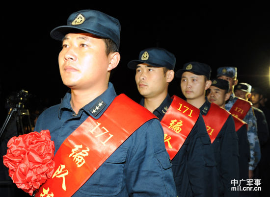 > 正文  第十批护航编队指挥员,南海舰队副参谋长李士红告诉记者,编队