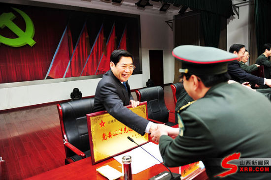 省委书记,省人大常委会主任袁纯清为先进集体和优秀个人颁奖 本网