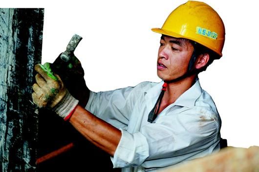 图文:汗水挥洒筑脊梁