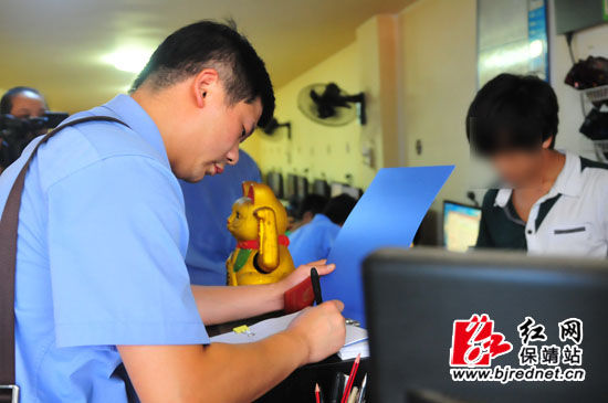 "地毯式"排查 保靖拒绝未成年人进网吧(图)