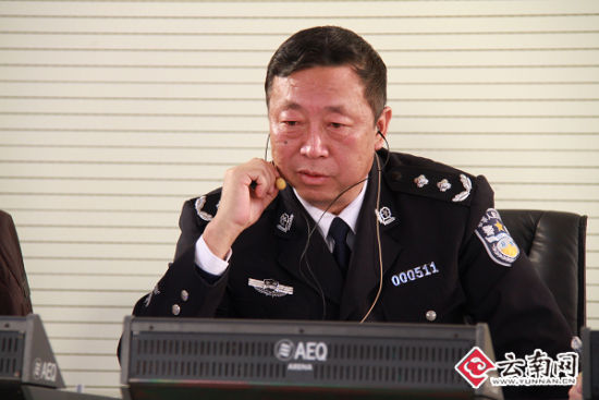 云南省公安厅交警总队总队长陈新钢云南省交警总队做客金色热线云南