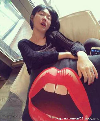 图揭当明星们睡着了销魂睡姿引人犯困