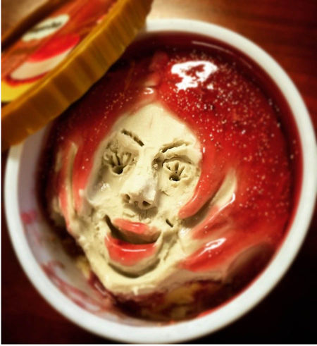 日本男子网上晒绝技冰激凌上雕出人脸组图