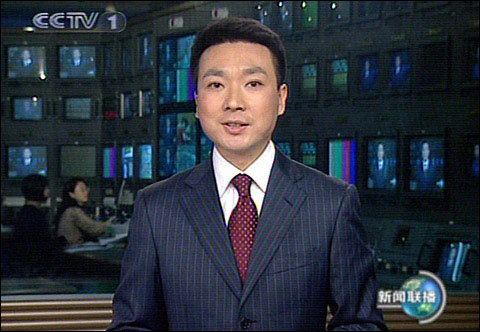中央电视台《新闻联播》节目12月9日再度有一位新人亮相,男主播郭志坚