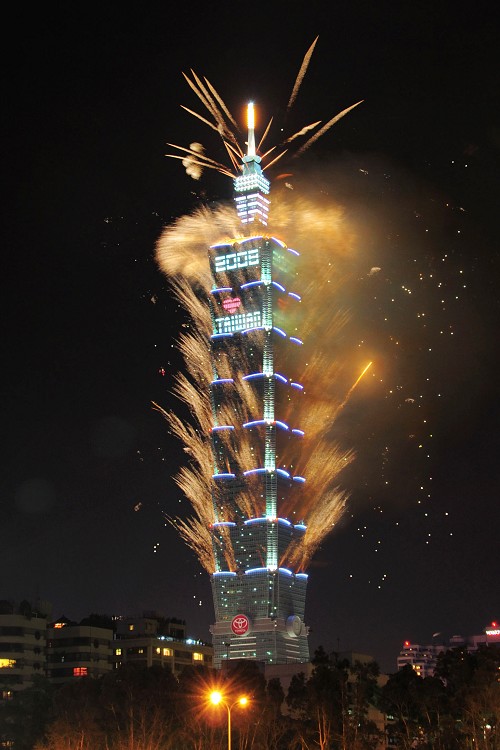 101大楼188秒跨年烟火秀 让台北金彩绝伦(2)