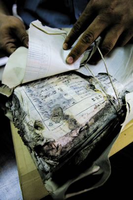 图书馆数千册民国文献孤本老化损坏(图)