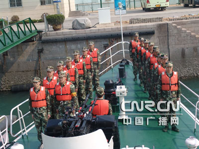 山东海警支队举行奥帆赛海上反恐演练