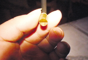 现场发现的弹壳.广宏 一鹏 摄