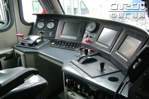 hxd3型电力机车司机室图片
