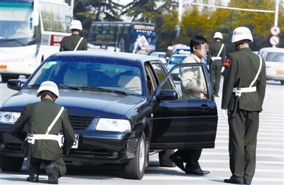 交警军车，军车 交警