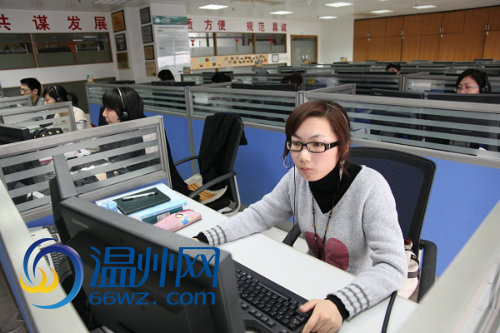 95598客服热线的客户代表春节不休,耐心接听市民来电