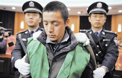 昨天上午,"教师新村杀人碎尸案"二审在省高院依法开庭,被害人亲属