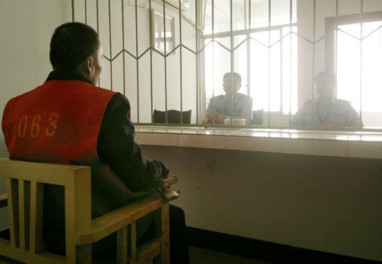 个多月来到新疆;15年后,他被新疆阿克苏沙雅县警方和四川警方联合捕获