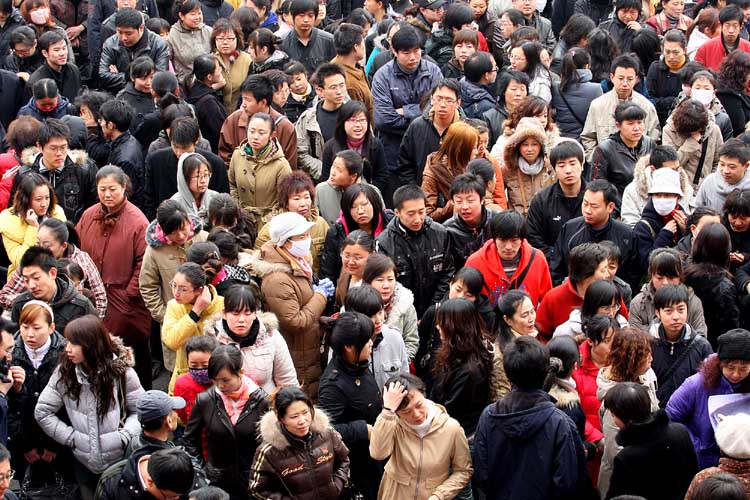 图文招聘会现场人山人海